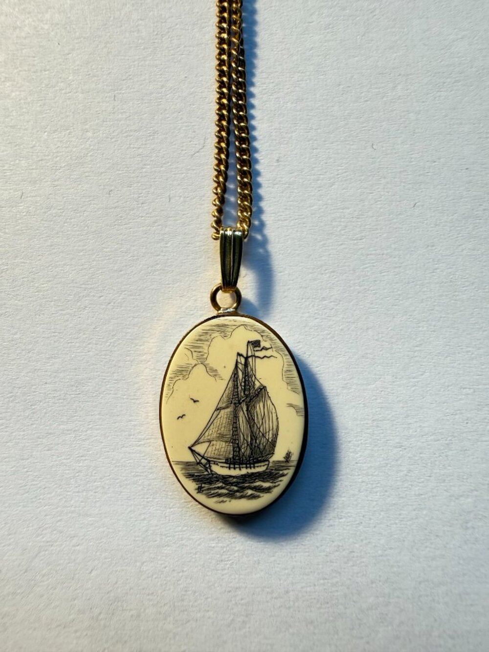 Vintage Barlow Scrimshaw Engraved Necklace with Box - Picture 3 of 4